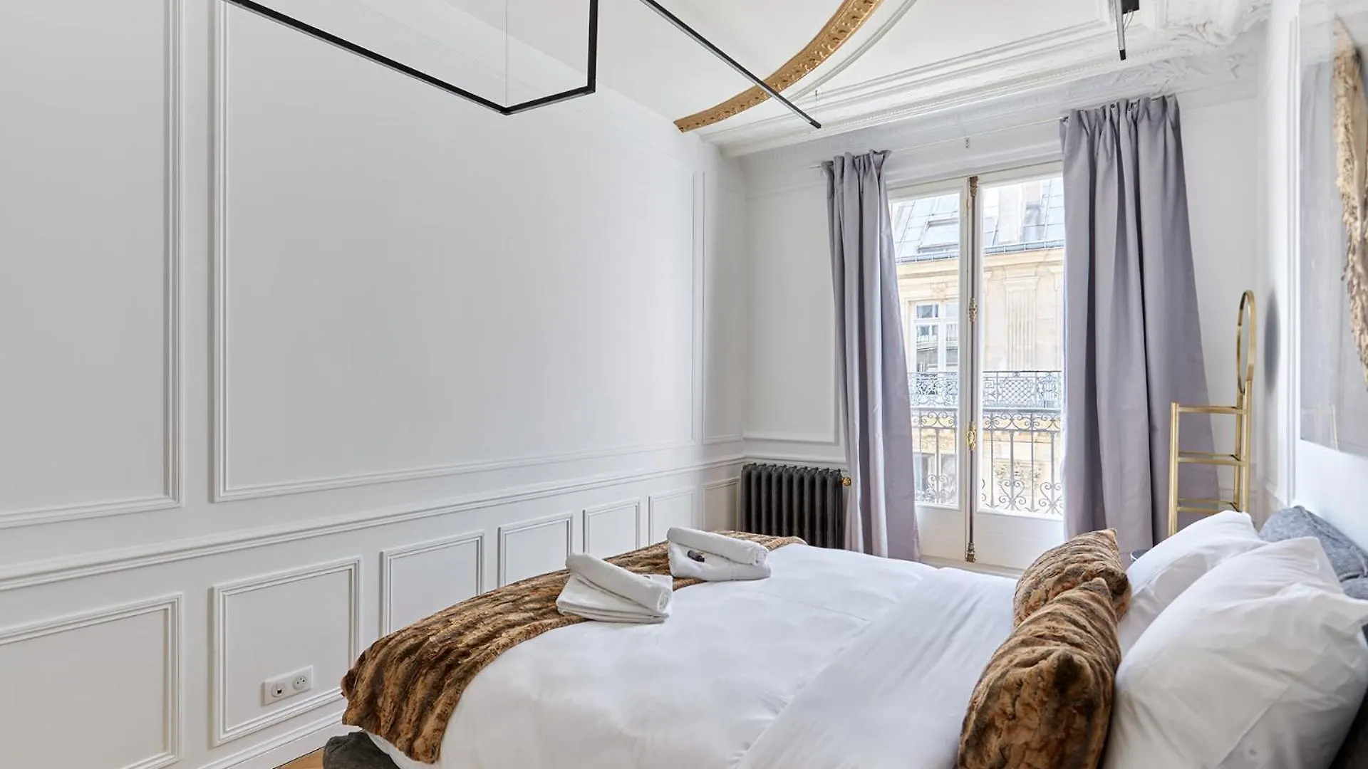 Sublime Apartment Montaigne Arc De Triomphe By Studioprestige Paris