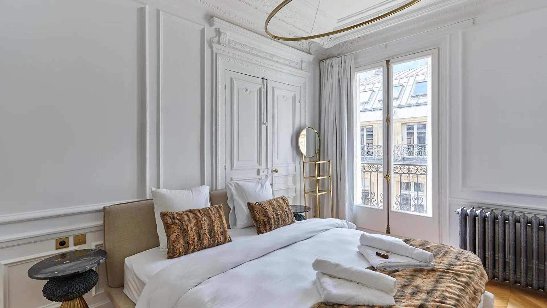Sublime Apartment Montaigne Arc De Triomphe By Studioprestige Paris