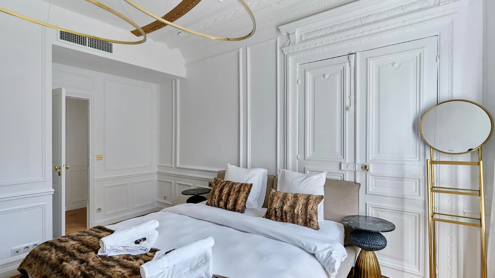 Sublime Apartment Montaigne Arc De Triomphe By Studioprestige Paris France