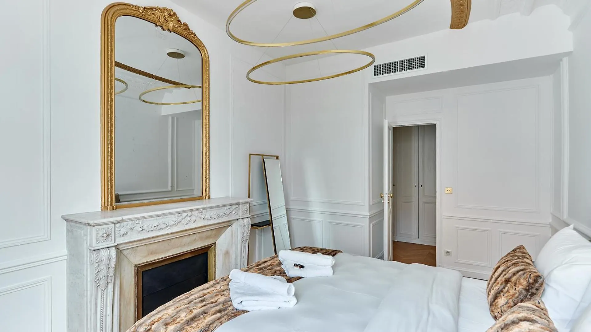 Sublime Apartment Montaigne Arc De Triomphe By Studioprestige Paris 0*,  France