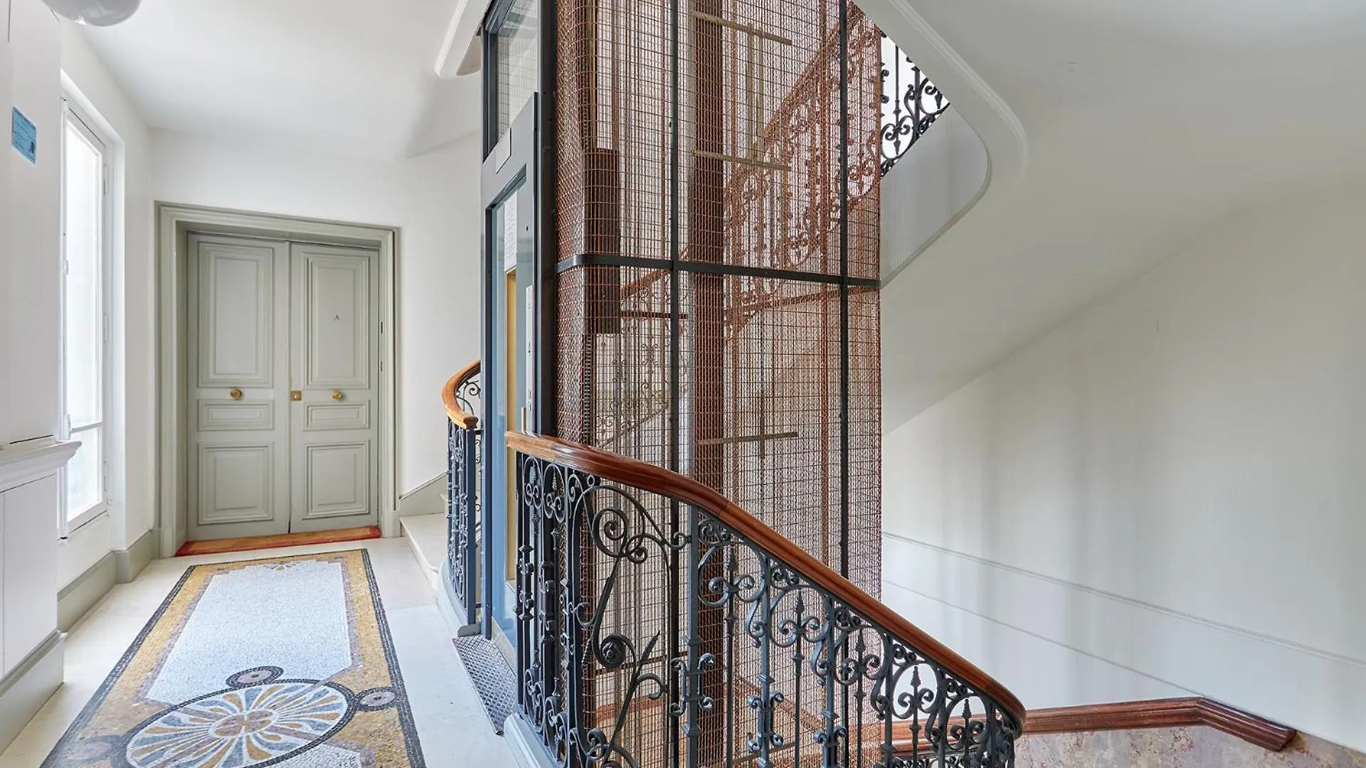 Sublime Apartment Montaigne Arc De Triomphe By Studioprestige Paris