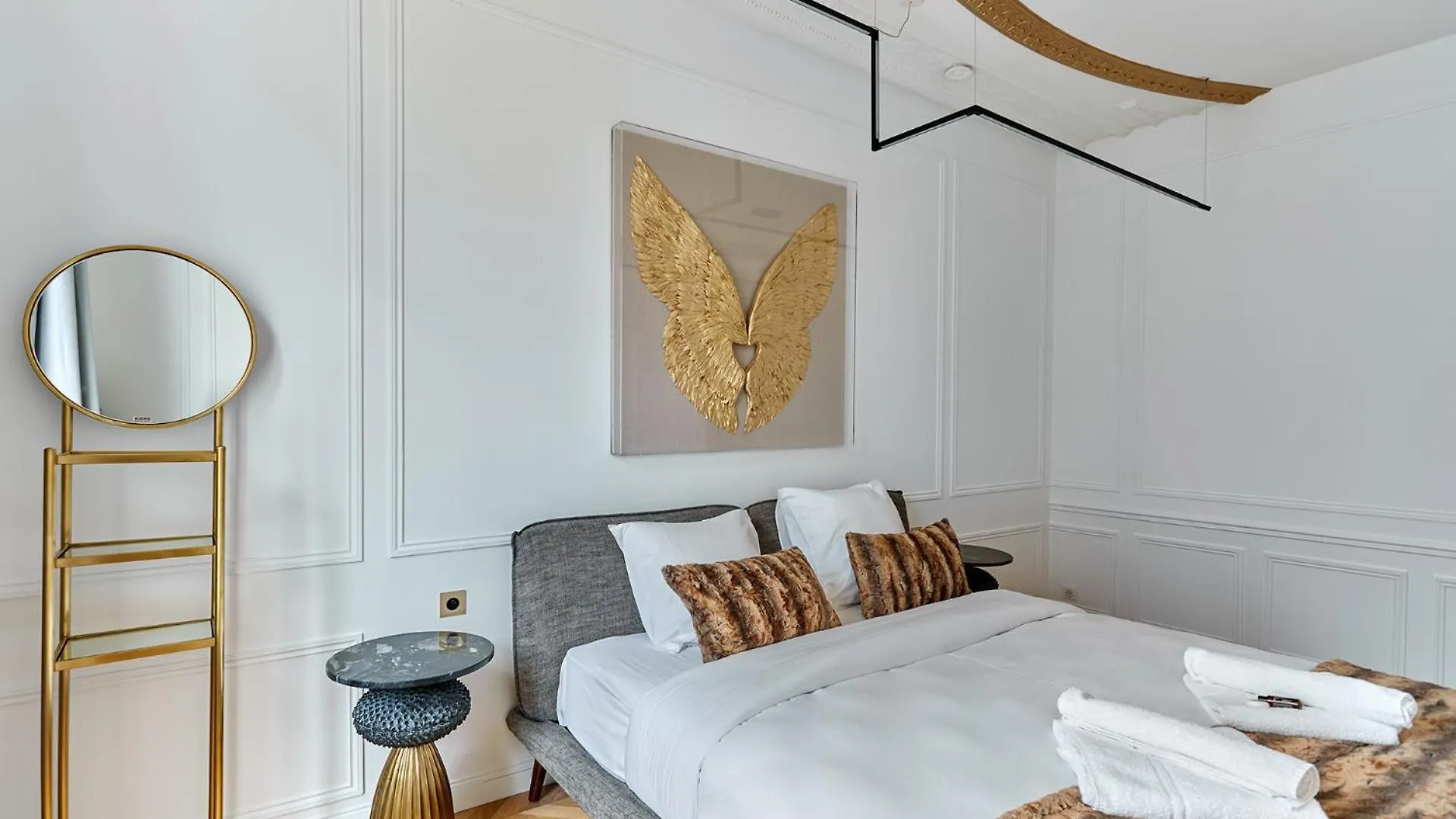 Sublime Apartment Montaigne Arc De Triomphe By Studioprestige Paris